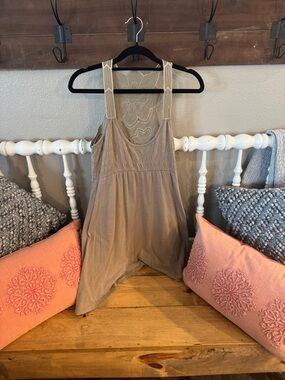 NWOT Derek Heart Taupe Crochet-Back dress